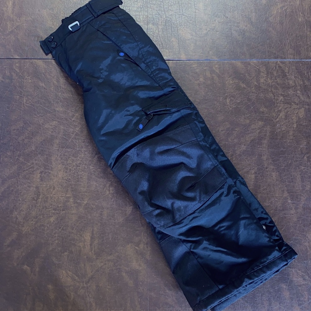 Slalom kids size small ski/snow pants. Like new.